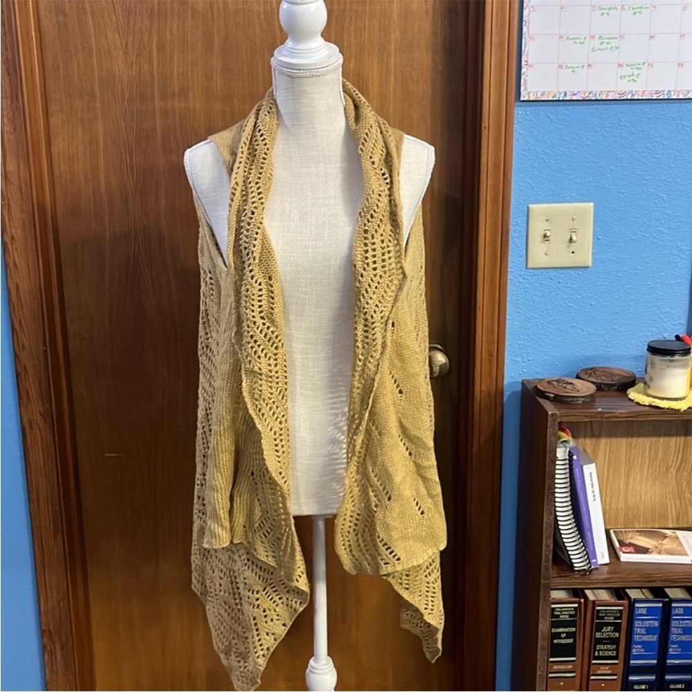 EUC L yellow knitted sweater flowy vest